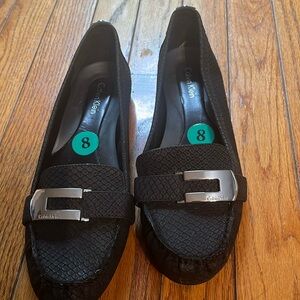 Size 8 black Calvin Klein flats